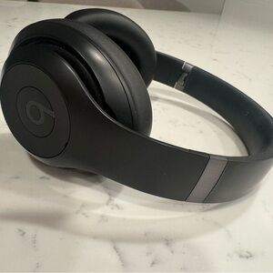 BEATS Studio Pro